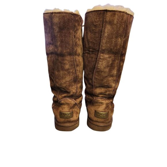 UGG Australia Whitley tall lace-up boot in brown suede with a genuine sheepskin - Picture 3 of 5